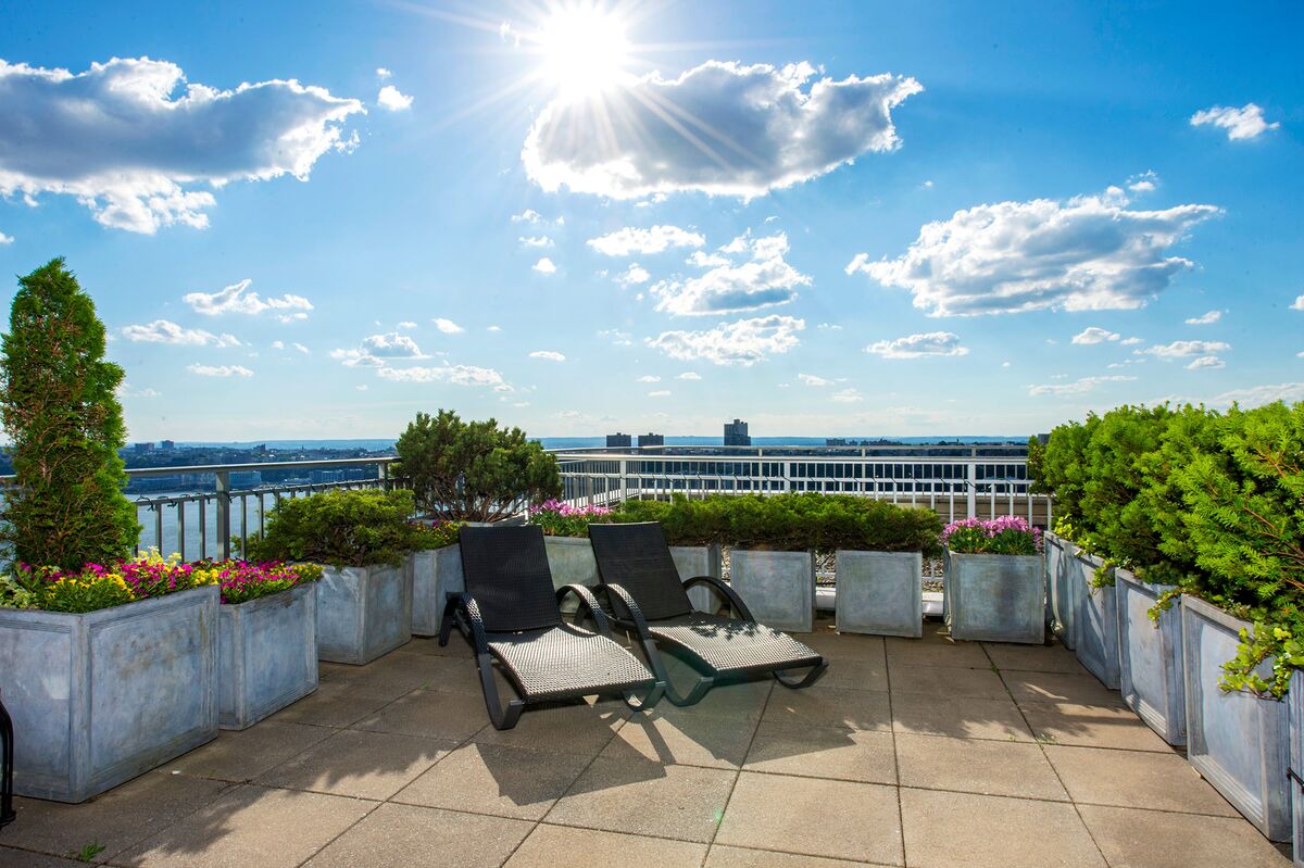 No Doorman? No Problem. Covid-19 Changes NYC’s Real Estate Rules
